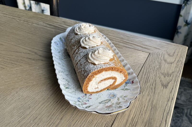 Pumpkin Roll with Cinnamon Cream Filling